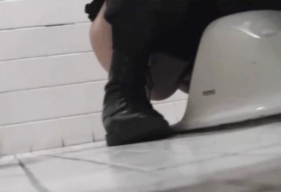 某有名私大女子便所盗撮7